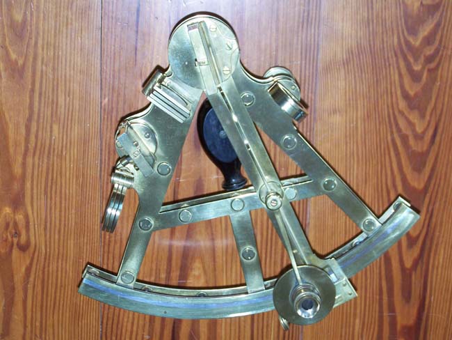 A Cased Antique Double-Framed Brass Sextant signed 'Stanger' circa 1880 — image 4